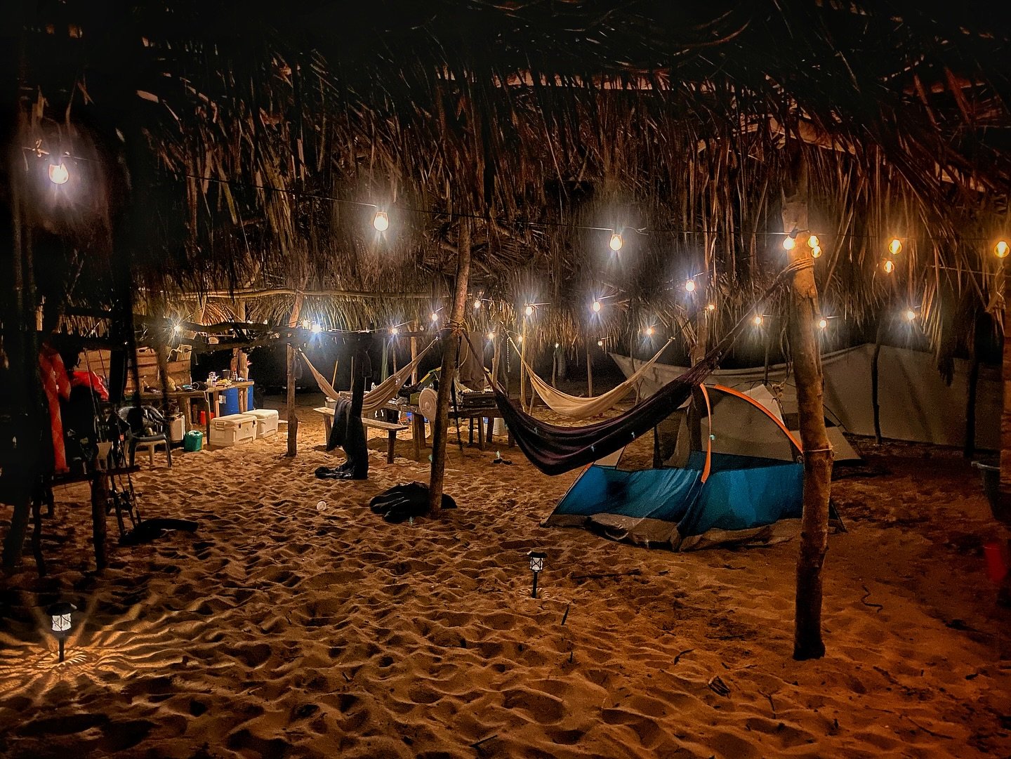 Experiencia de campamento frente al mar en una expedición de Tellos Fishing